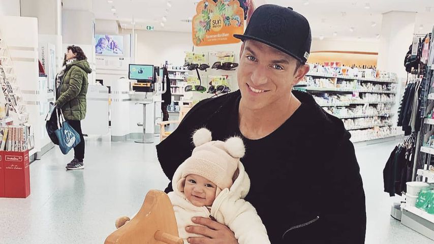 Patrick Fabian mit seiner Tochter Lilly, Februar 2020