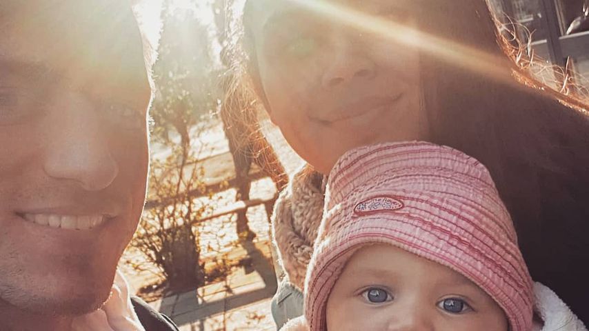 Patrick Fabian und Lea mit ihrem Baby