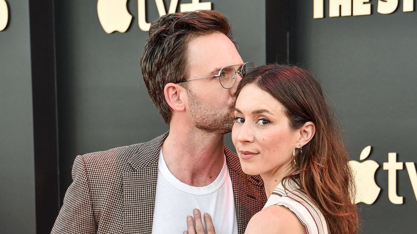 Troian Bellisario und Patrick feiern neunjähriges Eheglück