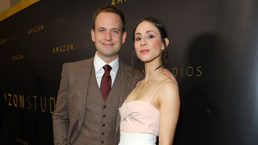 Patrick J. Adams und Troian Bellisario, 2020