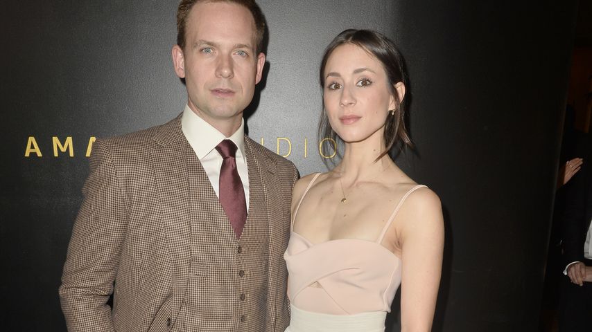 Patrick J. Adams und Troian Bellisario auf einer After-Party der Golden Globes