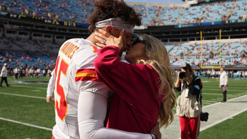Patrick und Brittany Mahomes beim NFL-Spiel der Kansas City Chiefs gegen die Carolina Panthers