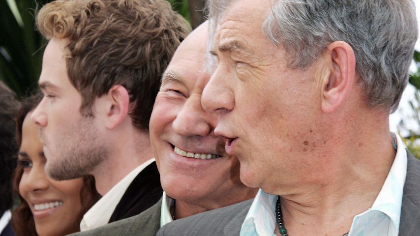 Live auf der Bühne: Patrick Stewart & Ian McKellen knutschen