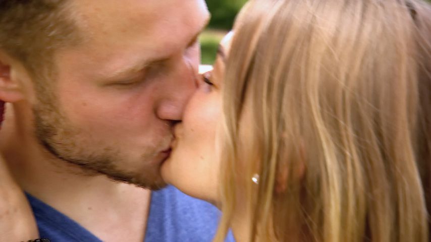 Auf der Weide: Erster Kuss bei Rekordbauer Patrick und Julia