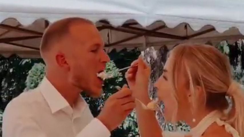 Patrizia Palme (rechts) und ihr Mann Dennis bei ihrer Hochzeit