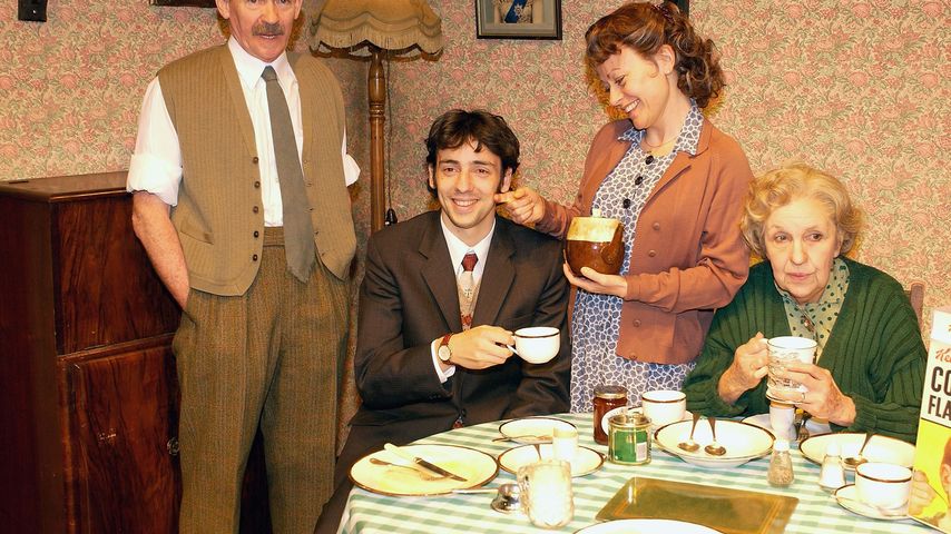 Paul Copley, Ralph Little, Tracie Bennett und Doreen Mantle