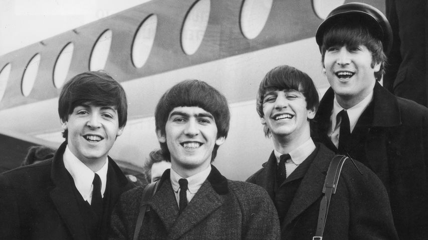 Paul McCartney, George Harrison, Ringo Starr und John Lennon am Londoner Flughafen, Februar 1964