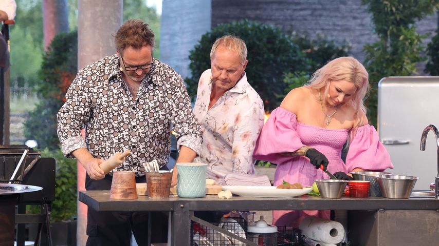 Paul Panzer, Uwe Ochsenknecht, Evelyn Weigert beim "Grill den Henssler Sommer-Special"