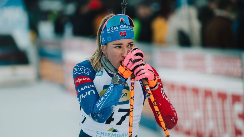 Paulina Batovska Fialkova im Ziel beim Sprint des Biathlon-Weltcups 2026