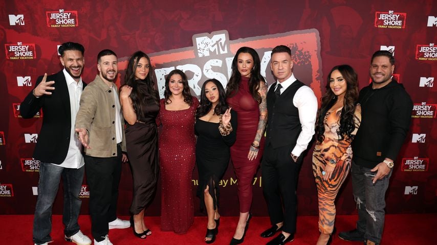 Ronnie Ortiz-Magro mit dem Cast von "Jersey Shore" bei der Premiere von Jersey Shore Family Vacation