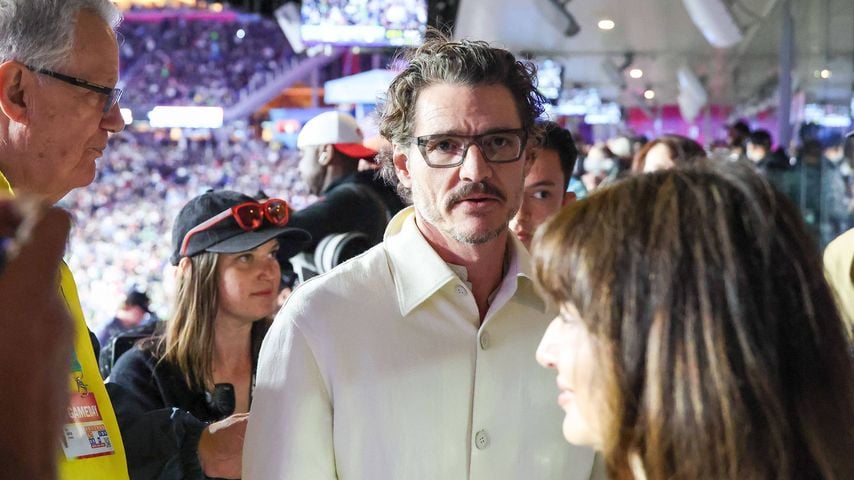 Fans feiern Pedro Pascals Super-Bowl-Auftritt bei Bad Bunny