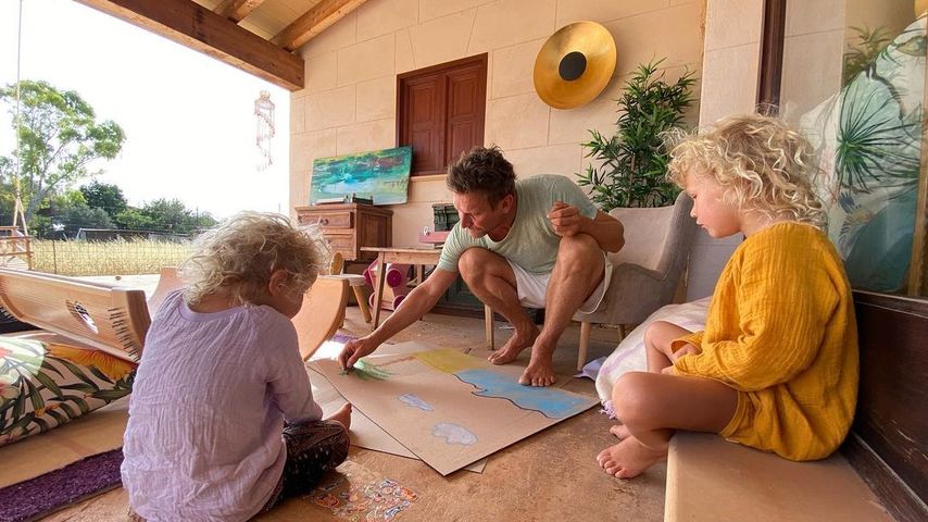 Peer Kusmagk mit seinen Kindern Yoko und Emil-Ocean