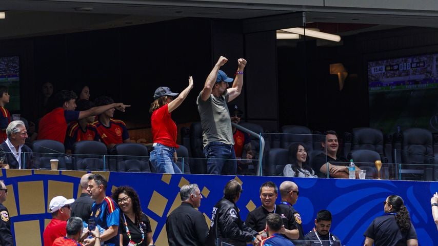 Penélope Cruz und Javier Bardem jubeln beim WM-Spiel Spanien gegen Österreich in Inglewood, Juli 2026