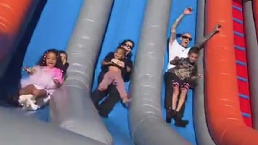 Penelope Disick, Chicago West, Kourtney Kardashian, Saint West, Travis Barker und Reign Disick