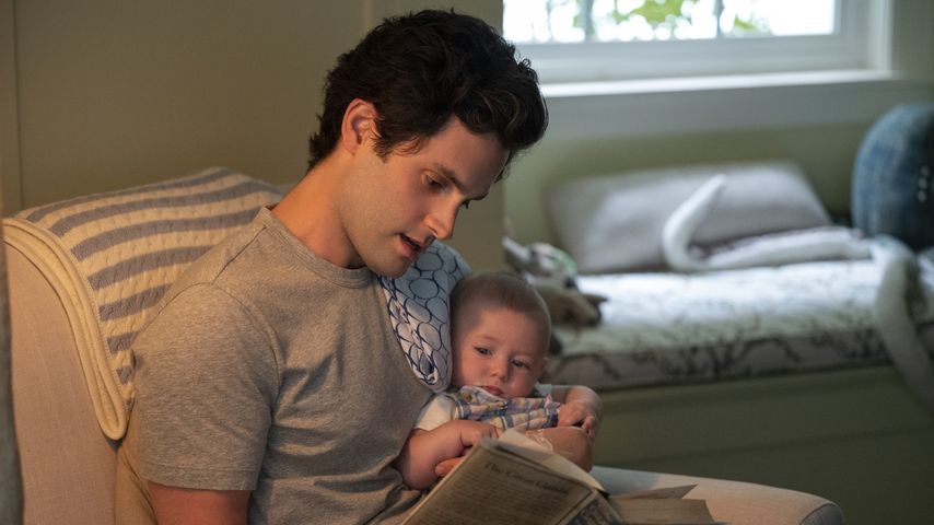 Penn Badgley als Joe Goldberg in "You" mit seinem Baby