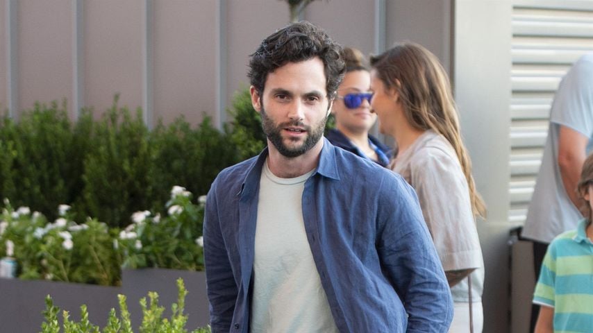 "You"-Star Penn Badgley verrät Start der zweiten Staffel