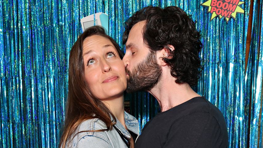 Domino Kirke und Penn Badgley im Juni 2022