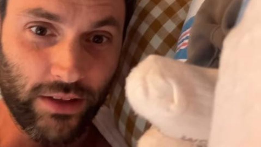 Penn Badgley und die Füße seiner Zwillinge, September 2025