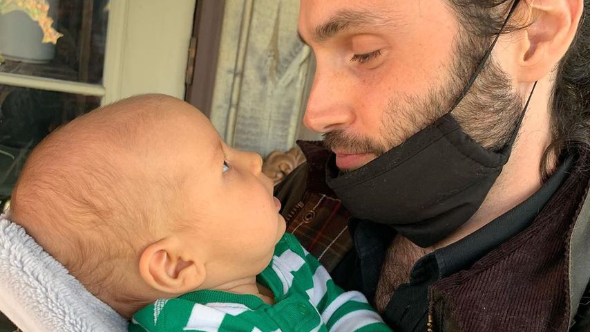 Penn Badgley mit seinem Sohn