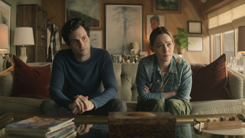 Penn Badgley und Victoria Pedretti bei "You"