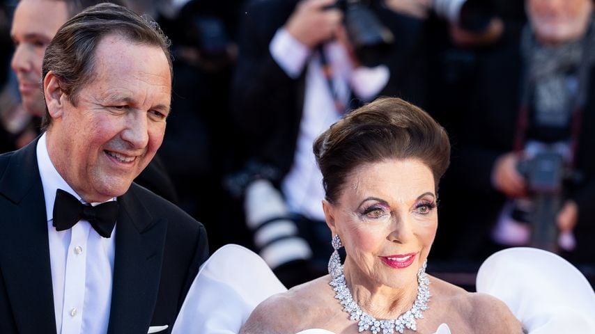 Percy Gibson und Dame Joan Collins von "My Duchess" bei der Eröffnung und Premiere von "La Vénus Electrique" in Cannes