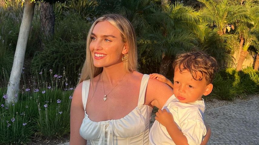 Perrie Edwards mit ihrem Sohn