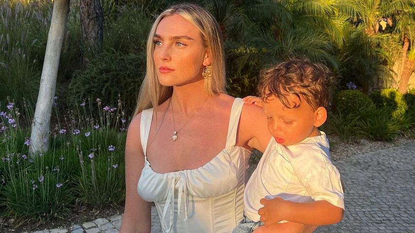 Perrie Edwards mit ihrem Sohn
