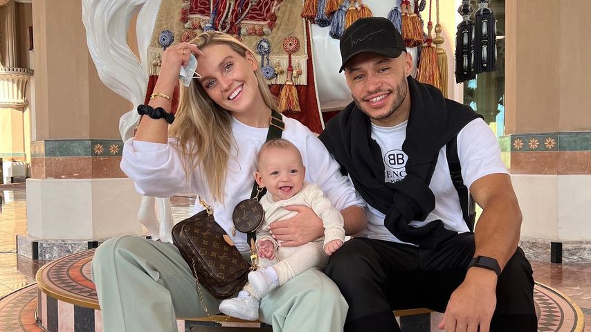 Perrie Edwards und Alex Oxlade-Chamberlain mit ihrem Sohn