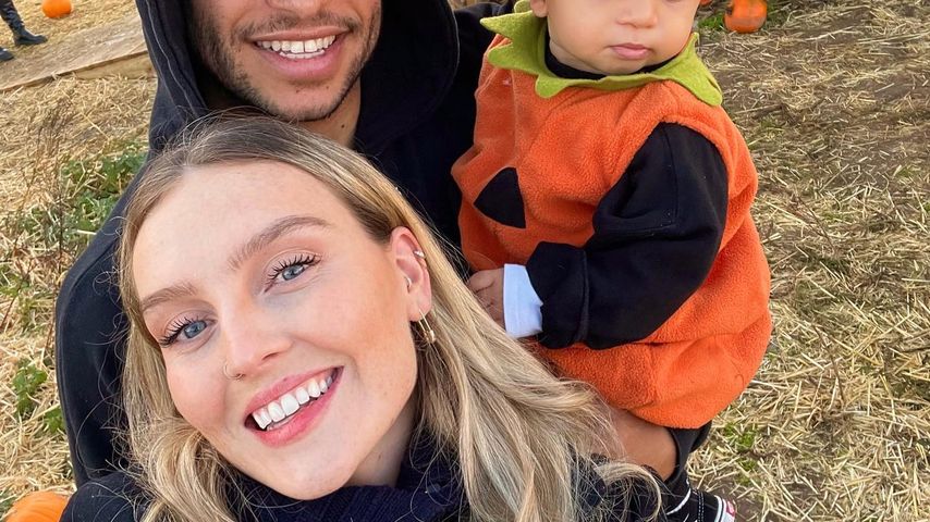 Total niedlich: Perrie Edwards' Sohn posiert im Kürbiskostüm