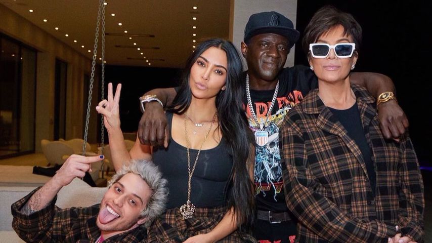 Pete Davidson, Kim Kardashian, Flavor Flav und Kris Jenner