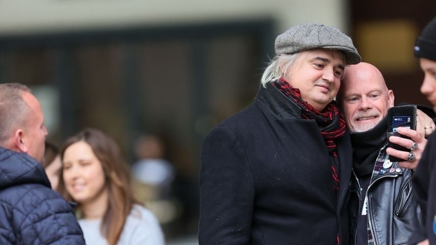 Pete Doherty mit einem Fan