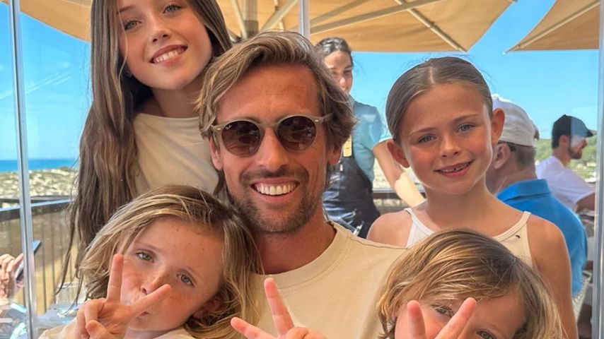 Peter Crouch mit seinen vier Kindern