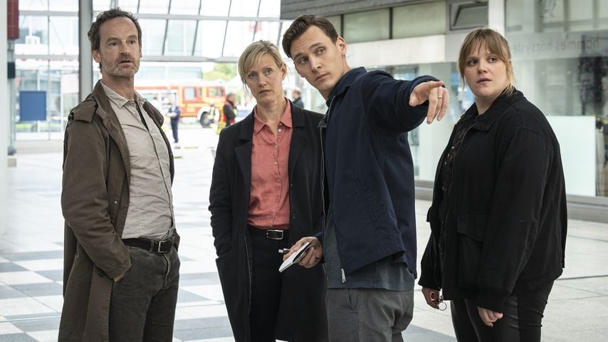 Jörg Hartmann, Anna Schudt, Rick Okon und Stefanie Reinsperger im "Tatort: Heile Welt" 2021