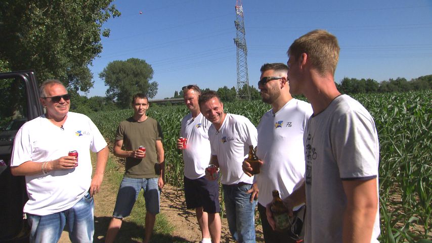Mit Harald: Sarafinas Peter feiert ausgelassen Bachelorparty