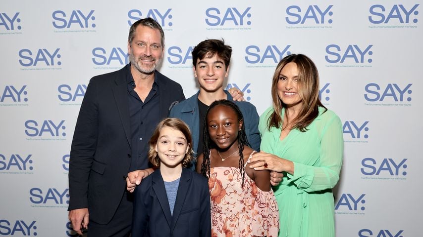 Peter Hermann und Mariska Hargitay mit ihren Kindern