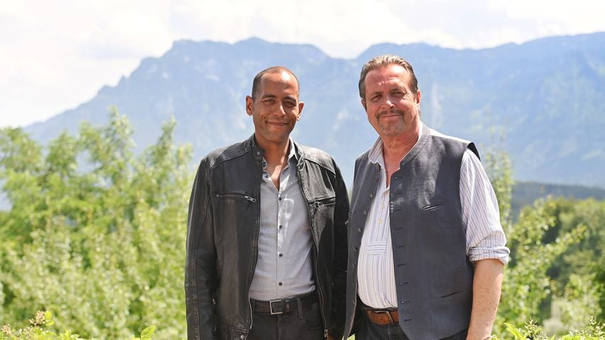 Pressetermin zu "Watzmann ermittelt": Peter Marton als Jerry Paulsen und Andreas Giebel als Benedikt Beissl in Ainring, 19.07.2023.