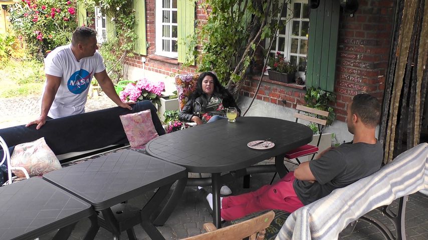 Peter und Iris Klein mit Andrej Mangold im "Sommerhaus der Stars"