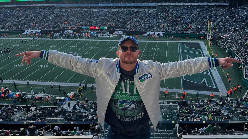 Ex-Bachelor Peter Weber bei einem Footballspiel