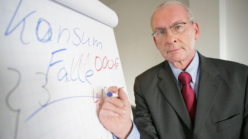 Nach Naddel: Peter Zwegat hilft Ex-AWZ-Star aus Schulden!