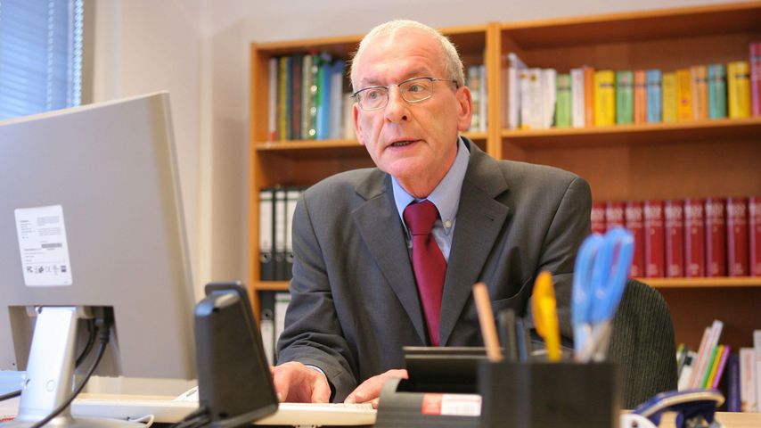 Peter Zwegat, Schuldenberater