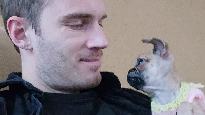 PewDiePie mit seinem Welpen Momo im Januar 2023