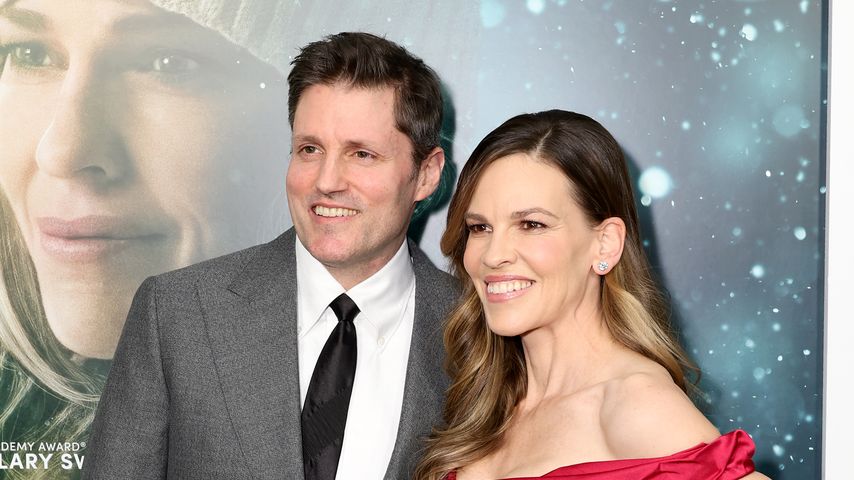 Philip Schneider and Hilary Swank bei der Premiere von "Ordinary Angels" in Ne York