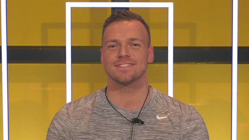 "Big Brother"-Kandidat Philipp im Glashaus-Sprechzimmer