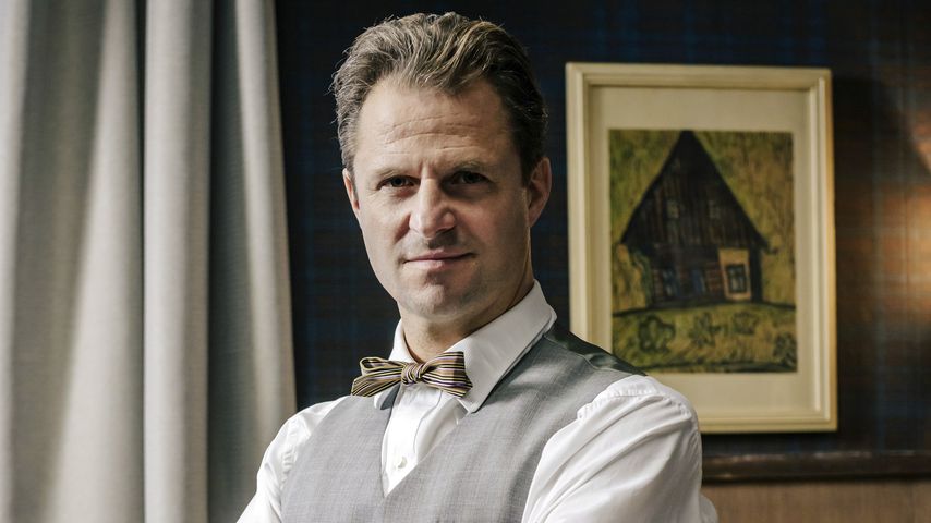 Philipp Hochmair als Prof. Dr. Prokop in "Charité"