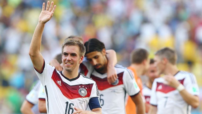 Deutschland doch beim WM-Finale: Darum trägt Lahm den Pokal!