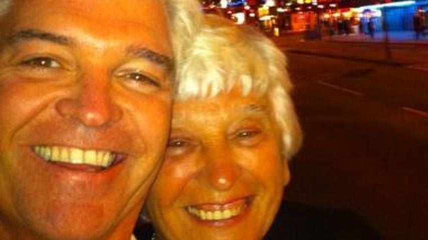 BBC-Star Phillip Schofield trug den Sarg seiner Mutter (†)