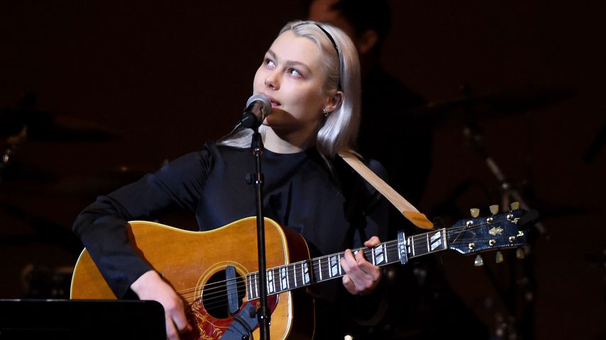 Phoebe Bridgers bei einem Benefizkonzert im Februar 2020
