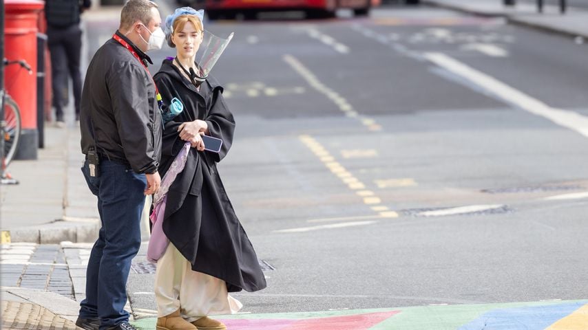 Phoebe Dynevor am Set der zweiten Staffel von "Bridgerton"