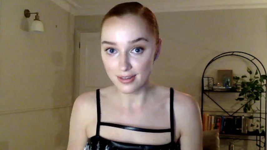 Phoebe Dynevor im März 2021