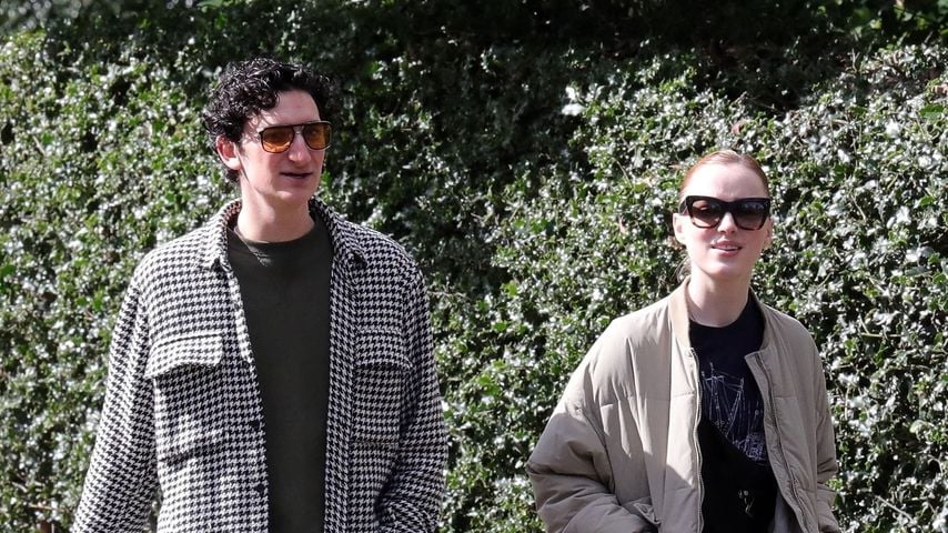 Doch nicht Pete Davidson? Phoebe Dynevor mit Mann unterwegs